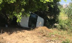 Mersin'de bahçeye savrulan otomobilin sürücüsü yaralandı