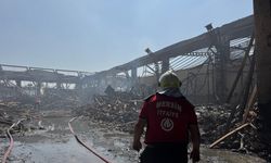 Mersin'deki elektronik fabrikasın yangınında soğutma çalışmaları sürüyor