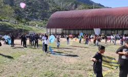 Saimbeyli’de gökyüzü çocuklarla şenlendi