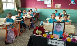 Sınıf arkadaşları Mehmet Efe’yi sırasında andı