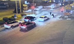 Yolun ortasındaki tehlikeyi gördü, düşünmeden harekete geçti