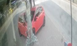 Kadın sürücünün mağazaya daldığı anlar kamerada