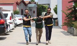 Adana’da 2 genci sopayla döven şüpheli serbest bırakıldı