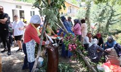 Adana'da 89 yıllık bayram geleneği bu yıl da sürdü: 300 hane aynı sofrada birleşti