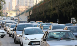 Adana’da trafik çilesi bitmiyor: Sürücüler de yayalar da dertli