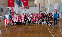 Adana’da voleybol fırtınası  esti: Voleybol 2. küme küçük kızlar il birinciliği sona erdi