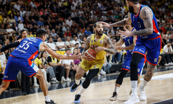Çeyrek Final'in adı Anadolu Efes: Mersin Spor: 81 - Anadolu Efes: 84