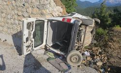 Direksiyon hakimiyetini kaybeden sürücü ağır yaralandı