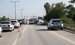 Hatay'da kamyon ve 3 araç çarpıştı:  1 ölü, 10 yaralandı