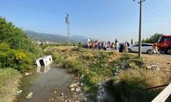 Hatay'da midibüs sulama kanalına uçtu: 4 yaralı