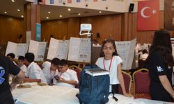 Hiranur’un güneş enerjili çantası bilim fuarında ilgi odağı oldu