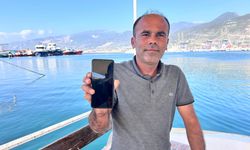 İskenderun’da oltaya takılan dev köpek balığı geri salındı