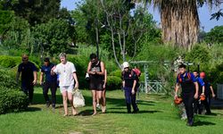 Kayalıklarda mahsur kalan 3 turist iple kurtarıldı