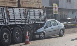 Kozan’da feci kaza: Otomobil kamyona çarptı, 1 ölü 1 yaralı