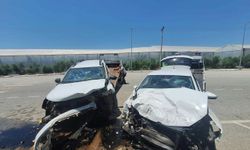 Manavgat’ta kafa kafaya çarpışma: 4 kişi yaralandı