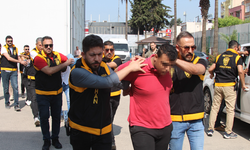 Okul duvarının dibinden kumarhane ve cephanelik çıktı! 5 tutuklama