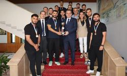 Şampiyon takım rektör Beriş’i ziyaret etti