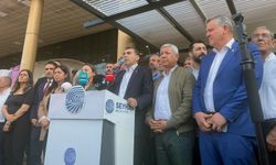 Seyhan Belediyesi önünde "Millet iradesine sahip çıkıyor" mitingi