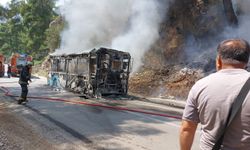 Seyir halindeki otobüs alev aldı, yangın ormana sıçradı!