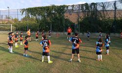 Akkapıspor’da altyapıya yatırım sürüyor: Yaz Futbol Okulu ilgi görüyor