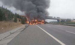 Elyaf Yüklü TIR Yandı, Otoyol Savaş Alanına Döndü