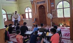 Feke’de örnek İmam: Çocuklara hem kur’an hem sevgi aşılıyor