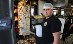Kavurucu Adana sıcağına buzlu direniş: Döner ustaların ilginç çözüm!