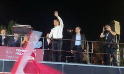 Özgür Özel’den Adana’da Tarihi Mesaj: “Zeydan Başkan’a 250 Bin Kişi Sahip Çıkıyor!”