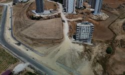 Sarıçam’da yıllardır bitmeyen yol çilesi vatandaşı isyan ettirdi