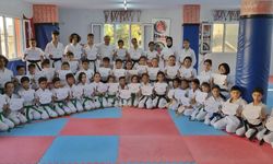 Seyhan’da 110 karateci kuşak İçin ter döktü