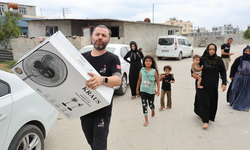 Adana sıcağında can kurtaran hediye: Vantilatör desteği yüzleri güldürdü