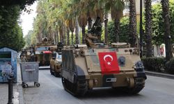 Adana’da 30 Ağustos Provası: Caddeler Trafiğe Kapandı