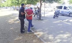 Adana’da bir kişi parkta bonzaiyle suçüstü yakalandı