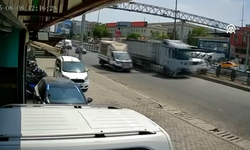 Adana’da Korkutan Kaza Kamerada: Tır ile Otomobil Böyle Çarpıştı!