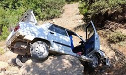 Adana’da otomobil şarampole devrildi: 2 kişi yaralandı