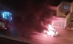 Adana’da Seyir Halindeki Otomobil Alev Alev Yandı