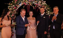 Barut Ailesinde Mutluluk: Nişan Yüzüklerini Vahap Seçer Taktı