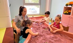 Ceyhan Belediyesi’nin oyuncak kreşi miniklerin yüzlerini güldürüyor