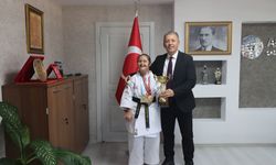 Down Sendromlu Sporcu Ayşegül Reyyan, Para Karate’de Şampiyon Oldu