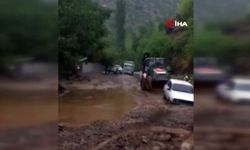 Feke’de Sağanak Yağış Dereleri Taşırdı, Yollar Kapandı