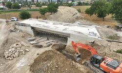 Feke'de Yılların Köprüsü Tarihe Karışıyor