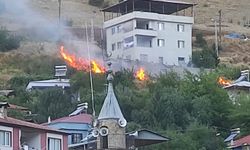 Saimbeyli’de Korkutan Yangın: Evlere Sıçramadan Söndürüldü