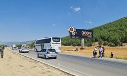 Sollamak istediği otobüse çarpıp tarlaya uçtu: 1’i ağır 3 yaralı