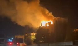 Adana’da 3 katlı ev alevlere teslim oldu