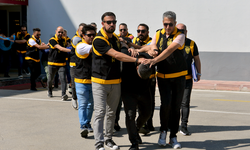 Adana’da çeteye büyük darbe: 12 silah ve 54 bin uyuşturucu hap ele geçirildi