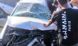 Adana’da otomobil traktöre çarptı: 1 ölü, 3 yaralı