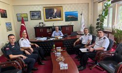 Karataş’ta sürpriz buluşma! Belediye Başkanı Karataş’tan jandarmaya sıcak mesaj