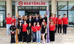 Rektör Sözen ATÜ’nün roket takımını Teknofest finaline gururla uğurladı