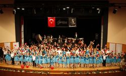 Adana Büyükşehir Belediyesi Çocuk Korosu'ndan müzik şöleni