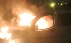 Kozan’da Park Halindeki Otomobilde Korkutan Yangın